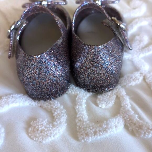 Sweet Love Flat in Silver Glitter for Babies - Mini Melissa Size 6 - Picture 3 of 7